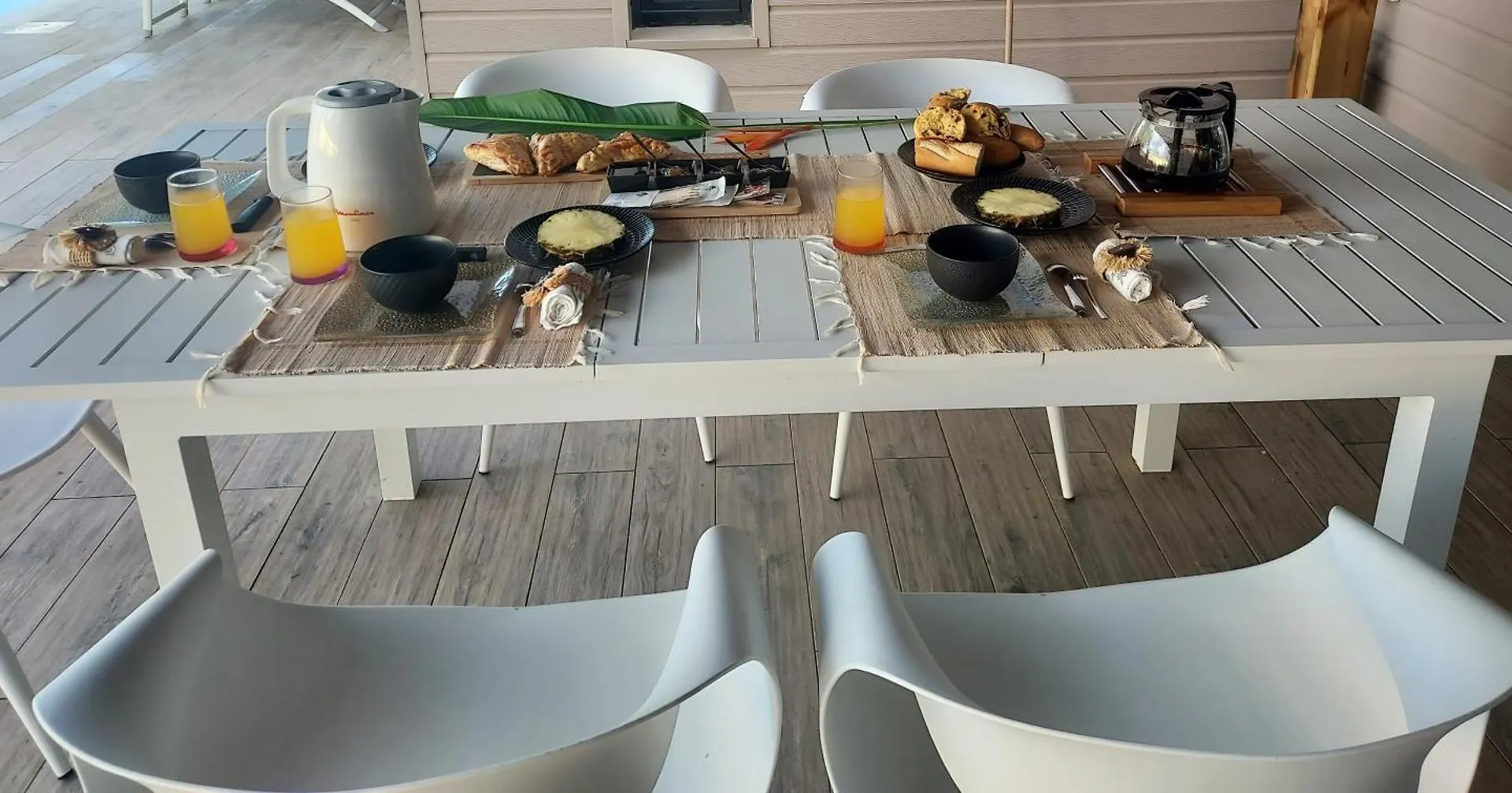 Le Petit Paradis Sainte-Rose Bed and breakfast