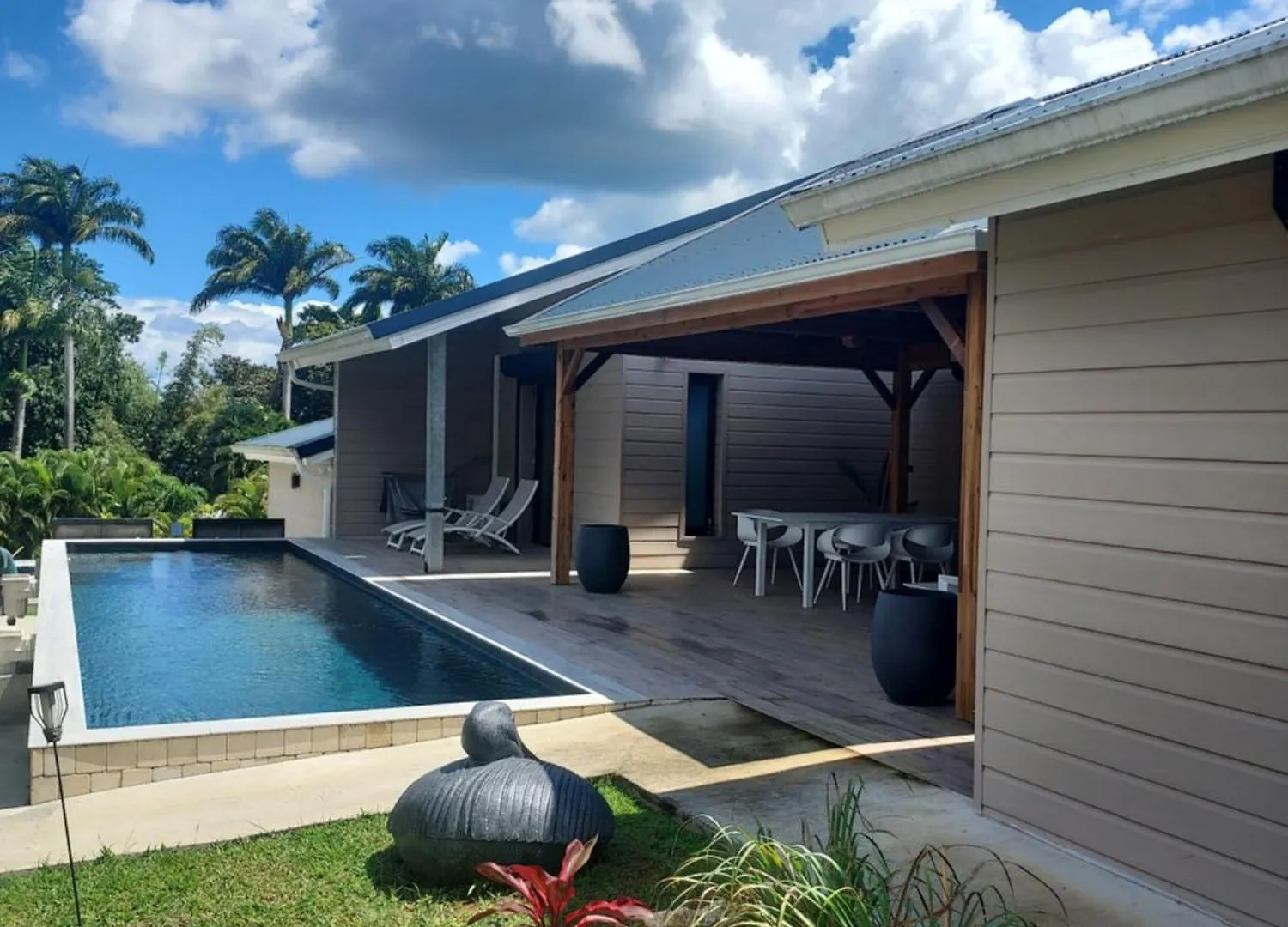 Le Petit Paradis Sainte-Rose Bed and breakfast