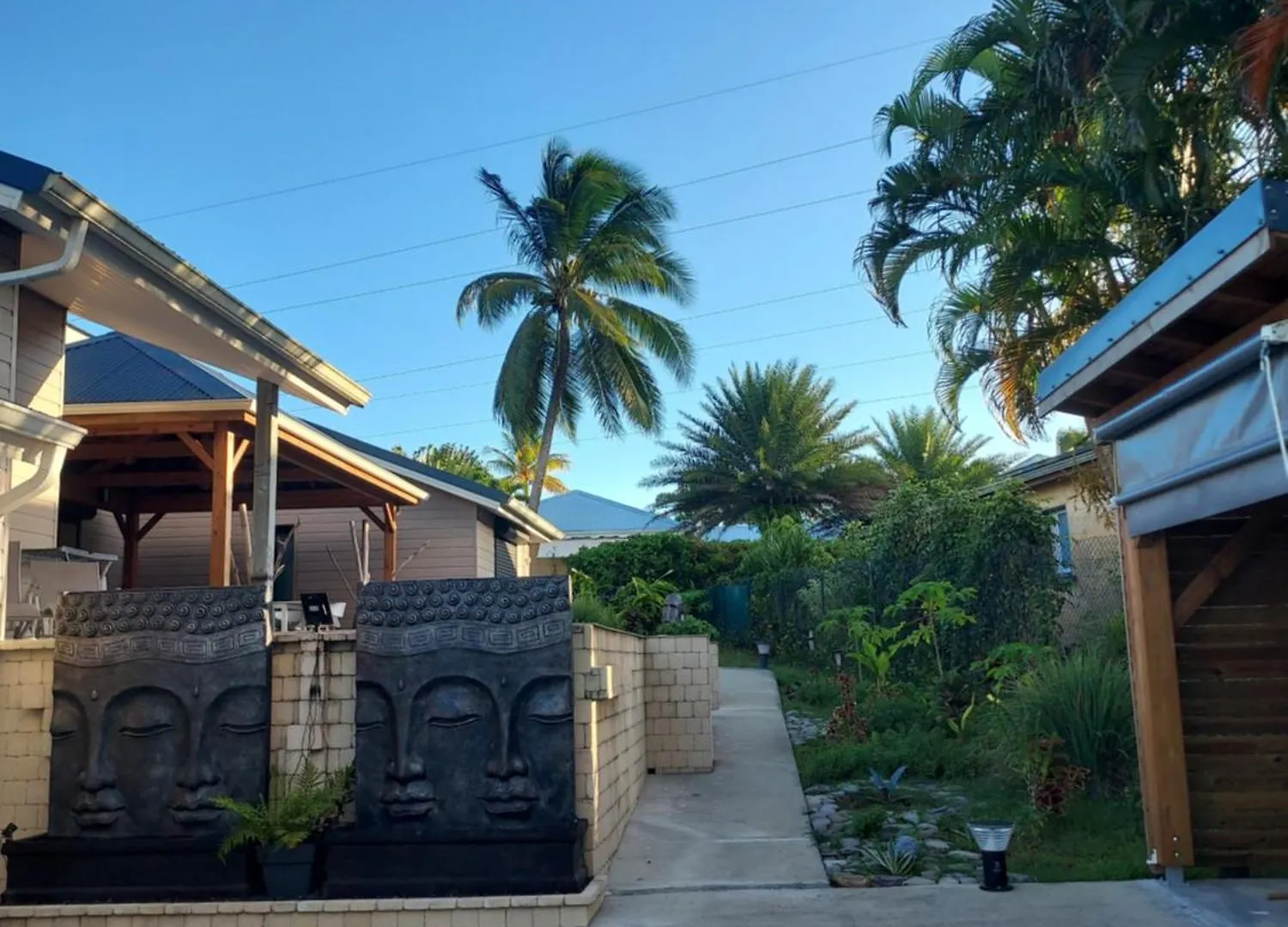 Le Petit Paradis Sainte-Rose Bed and breakfast